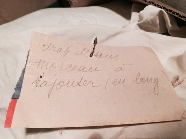 There’s also this note pinned on a piece of textile #MadeleineprojectEN https://t.co/cewBGWUSw8